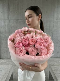 Букет цветов из диантусов и кустовой розы «Лалли поп» — фото 2